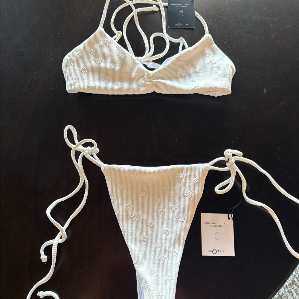Skatie bikini in white